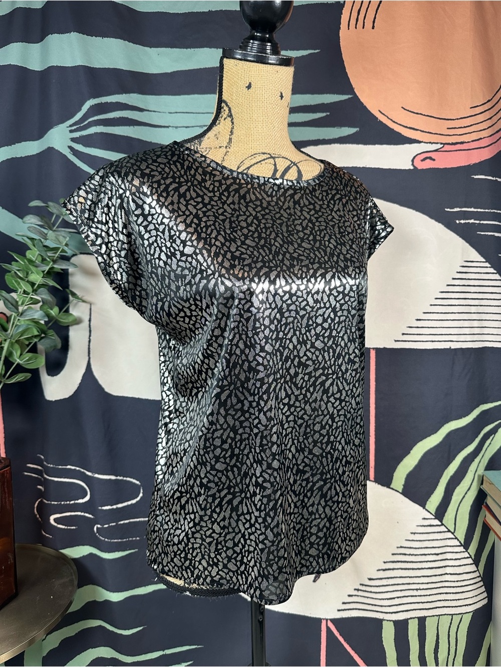 Vintage Lightweight Metallic Black Patterned Short-Sleeve Top